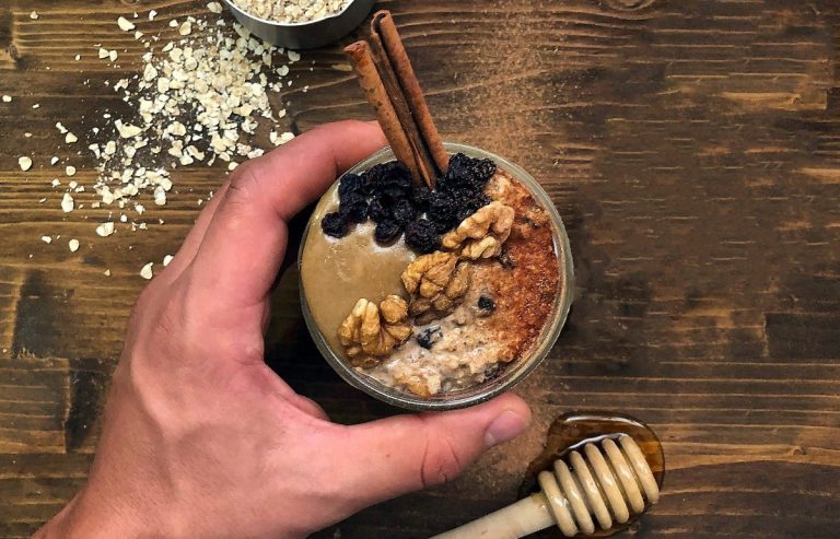 Read more about the article Overnight oats με ταχίνι και καρύδια